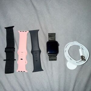 Apple Watch SE 40mm Aluminium with 3 additional bands